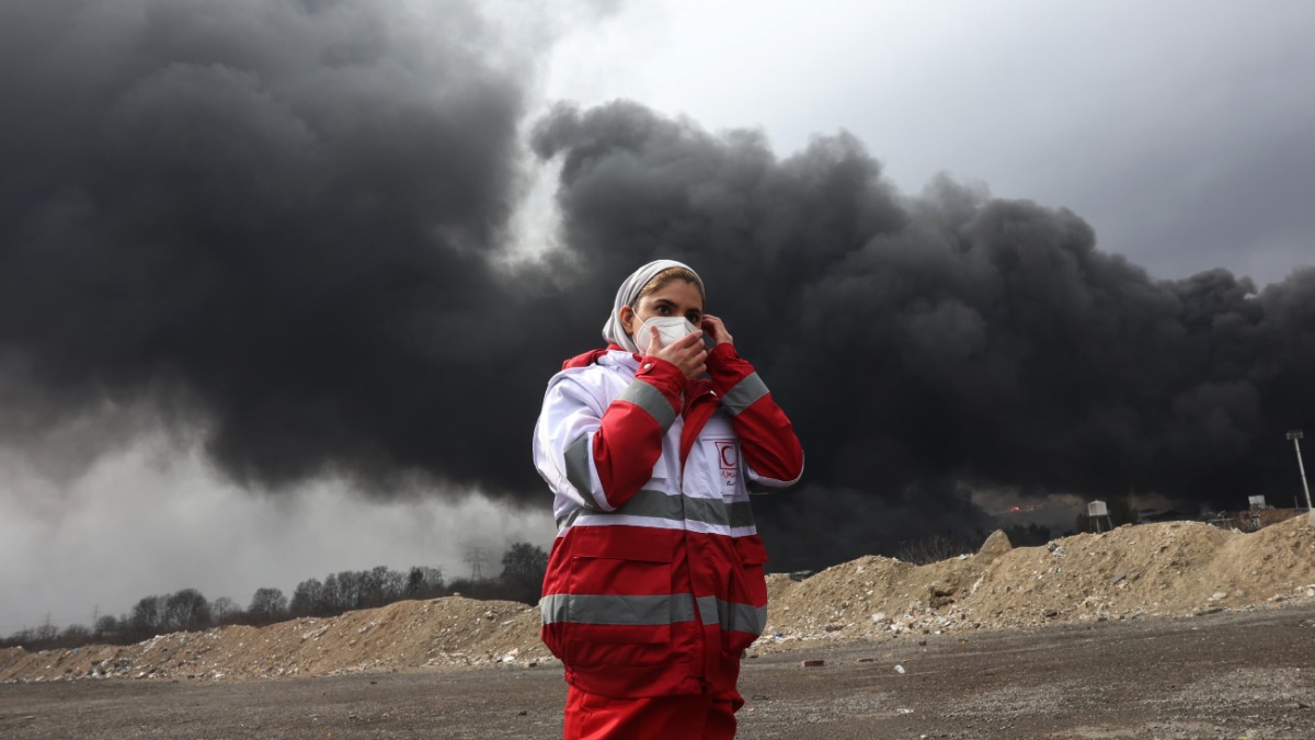 Последствия израильского удара по нефтеперерабатывающему заводу в Тегеране. По данным из израильских источников, в тот день целью стали около 30 резервуаров для хранения нефти и топлива в столице Ирана