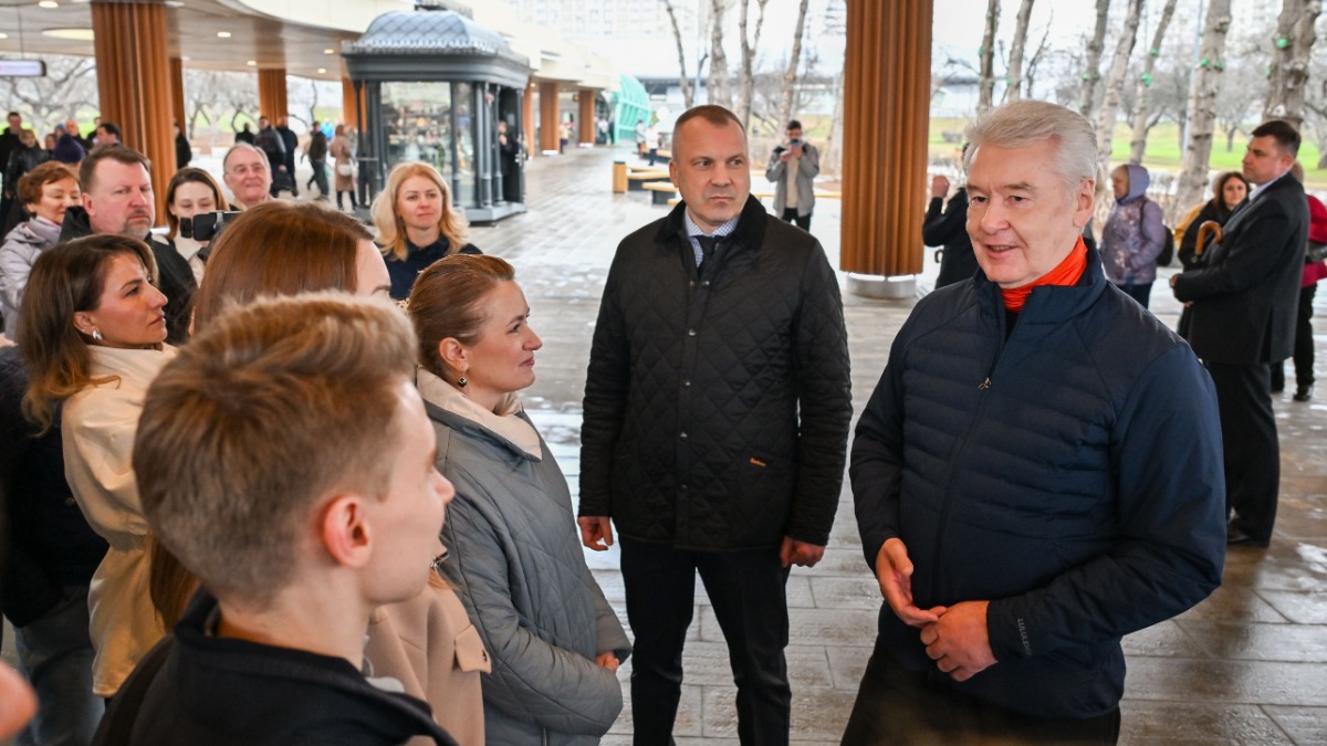 Мэр Москвы Сергей Собянин открыл обновленную пересадку на московском городском вокзале «Славянский бульвар» и пообщался с жителями