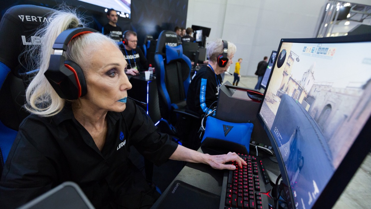 Ирина BRÜNNHILDE Белышева из российской команды Iron-Legion бьется против шведов из Silver Snipers