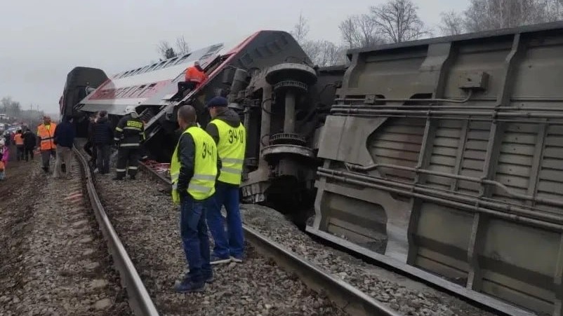 Поезд сошел с рельсов в Ульяновской области: главное о ЧП, сколько человек пострадали, причина, фото, видео