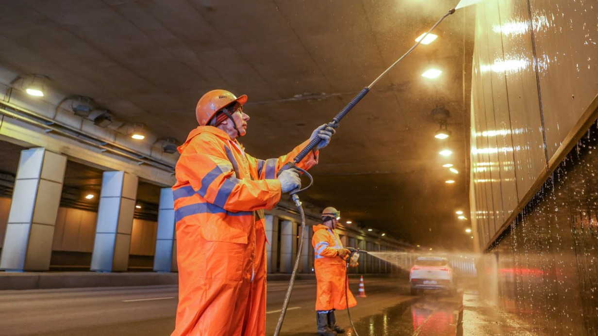 Свыше 100 транспортных тоннелей промоют в Москве после зимы