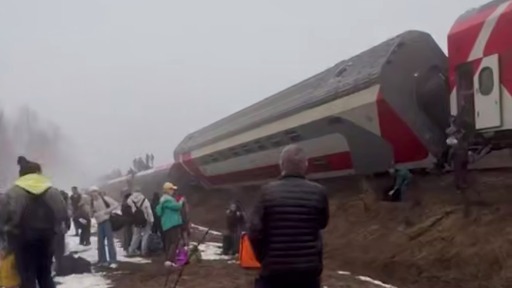 Выпрыгивали из окон и помогали другим: появились кадры с места ЧП под Ульяновском