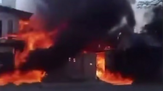 СМИ: Самолет влетел в частный дом в Бразилии