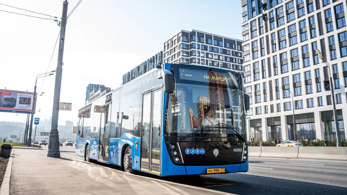 На пяти маршрутах из Москвы до трех городских округов курсируют современные автобусы новой поставки