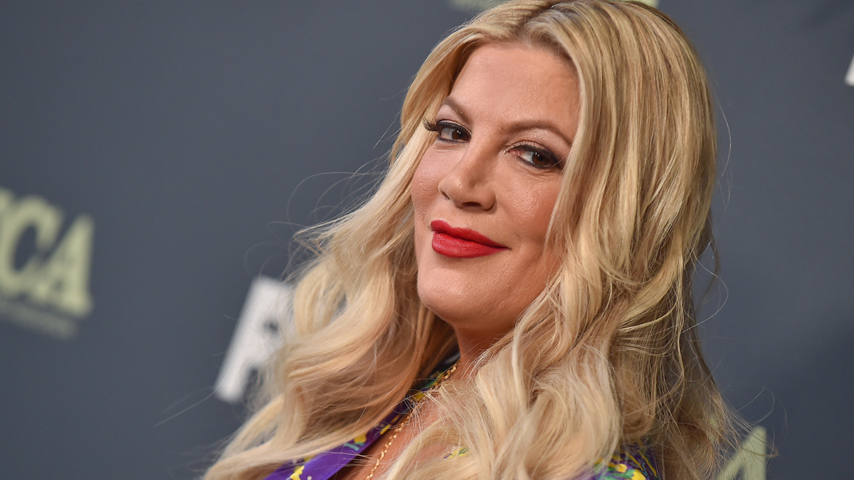 Актриса из «Беверли-Хиллз, 90210» Тори Спеллинг попала в ДТП с семью детьми