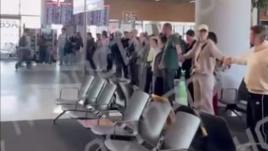 Застрявшие в аэропорту Стамбула россияне устроили бунт с криками «хотим домой»