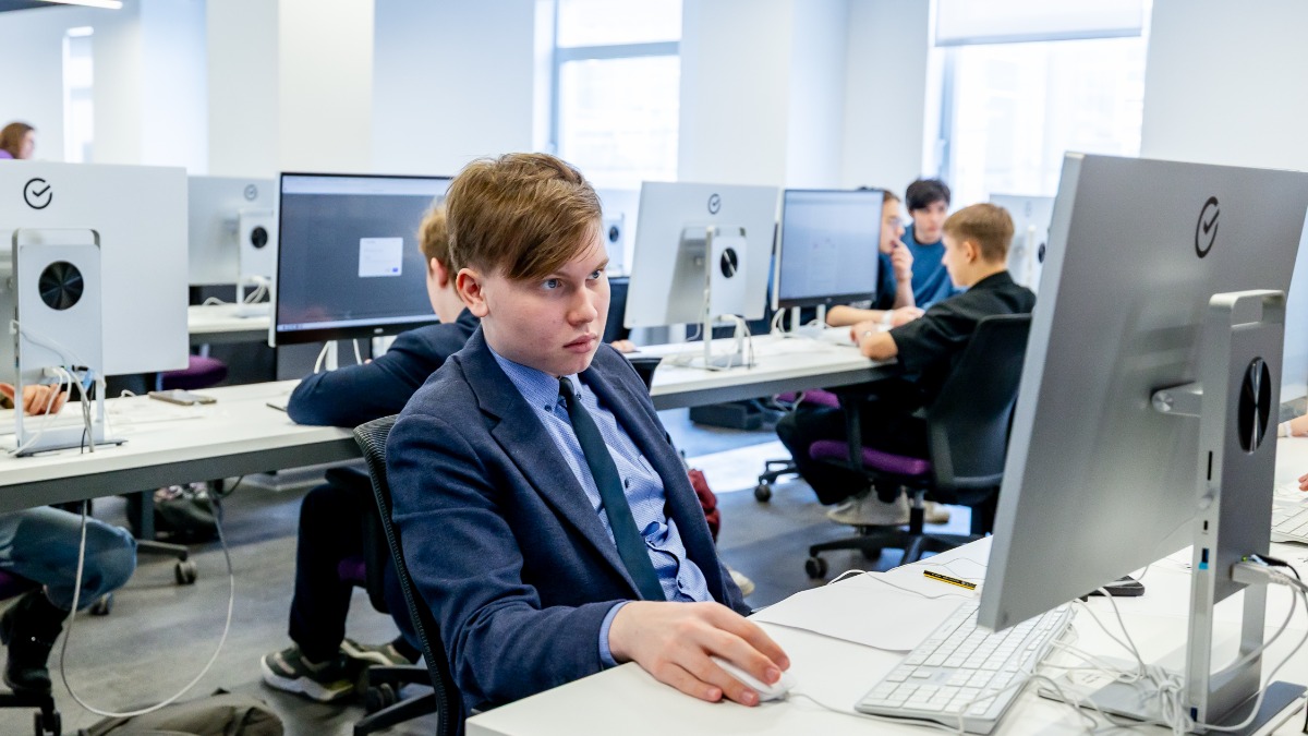 Собянин рассказал о новой программе по работе с ИИ для учащихся ИТ-классов