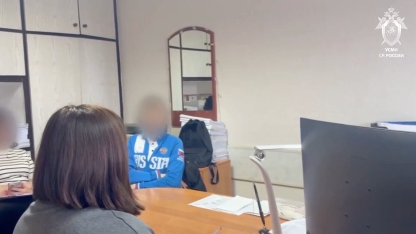 В Сети появились кадры допроса подростка, напавшего на учительницу в Пермском крае