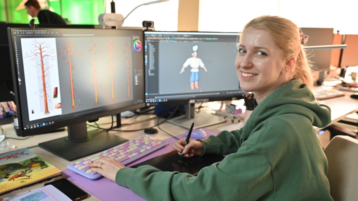 Студия анимации. Валерия Нафикова, концепт-художник, во время работы над новым мультфильмом
