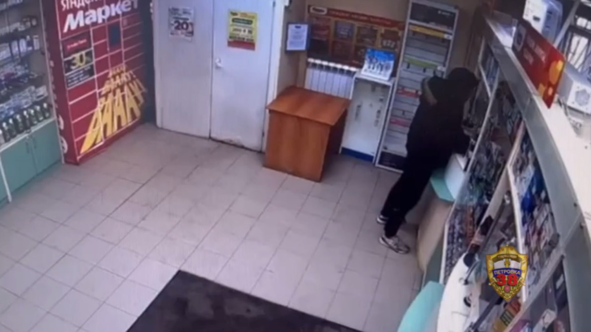 Мужчина с кирпичом ограбил аптеку на юго-востоке Москвы