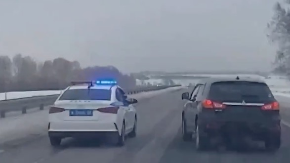 Находящегося в розыске водителя со стрельбой и погоней задержали в Кузбассе