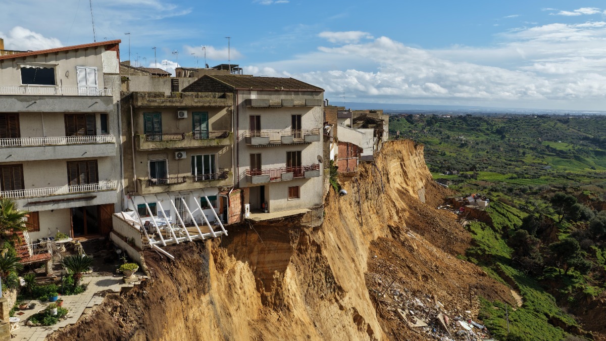 Гигантский оползень разделил Италию на две части вдоль Адриатического побережья