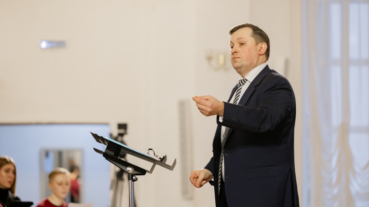 Ректор РАМ имени Гнесиных Александр Рыжинский на репетиции проекта «Хоровой союз: Россия — Беларусь» в Большом зале Саратовской консерватории имени Собинова