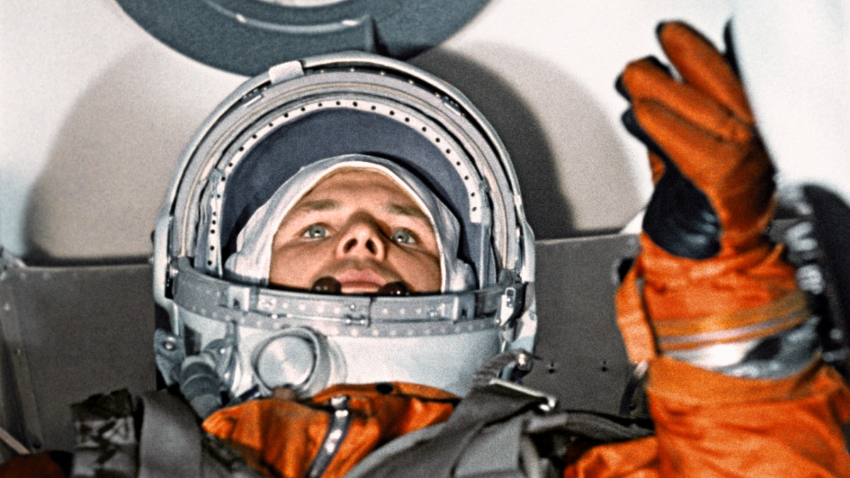 Космонавт Юрий Гагарин в кабине космического корабля «Восток-1» до старта