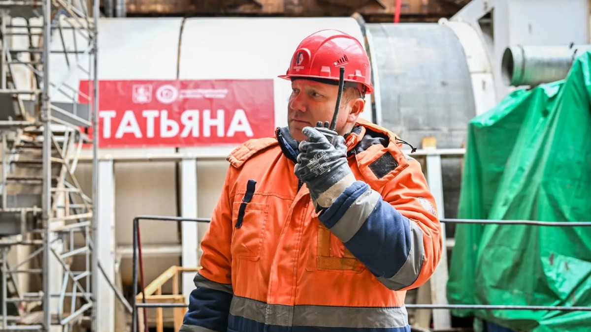Константин Чуркин, стропальщик АО «УРСТ» во время старта проходки тоннеля на южном участке Троицкой линии метро