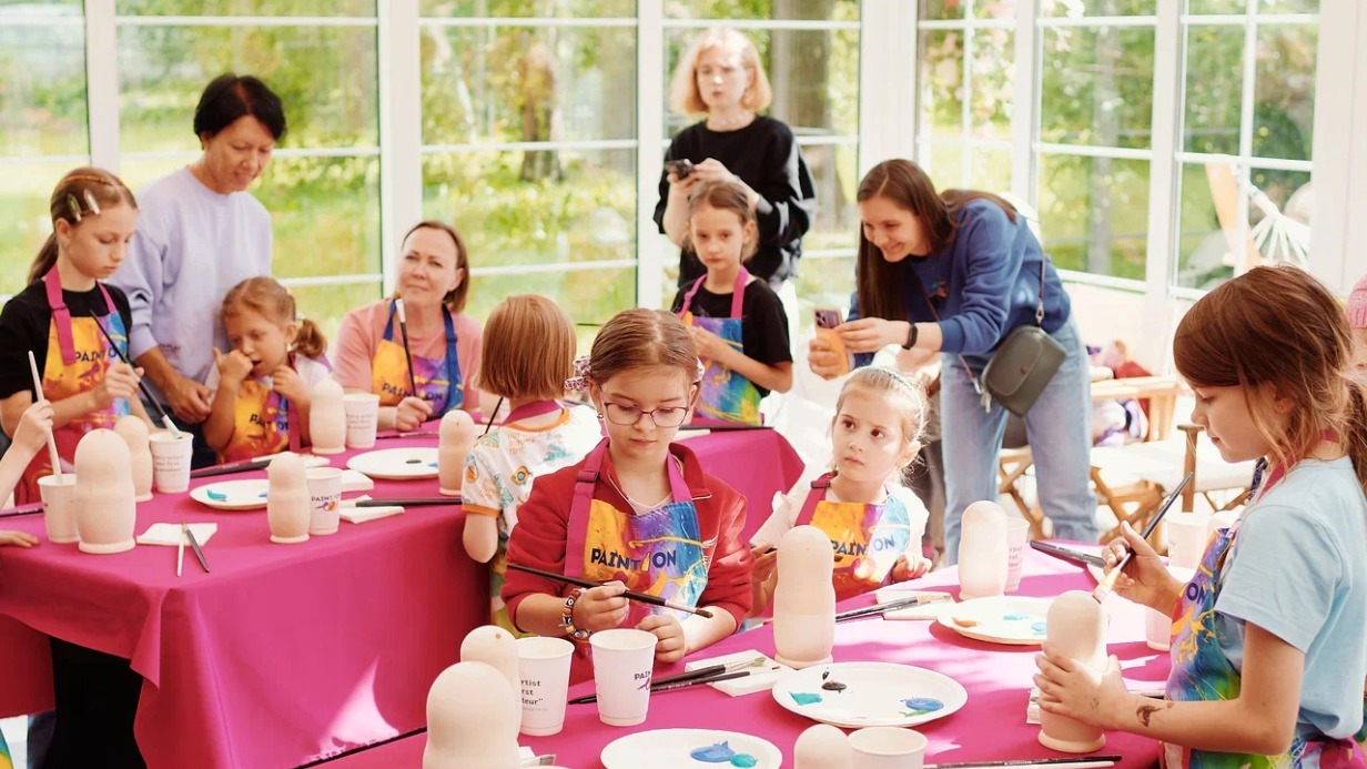 Сергунина пригласила москвичей на пасхальную программу в парках