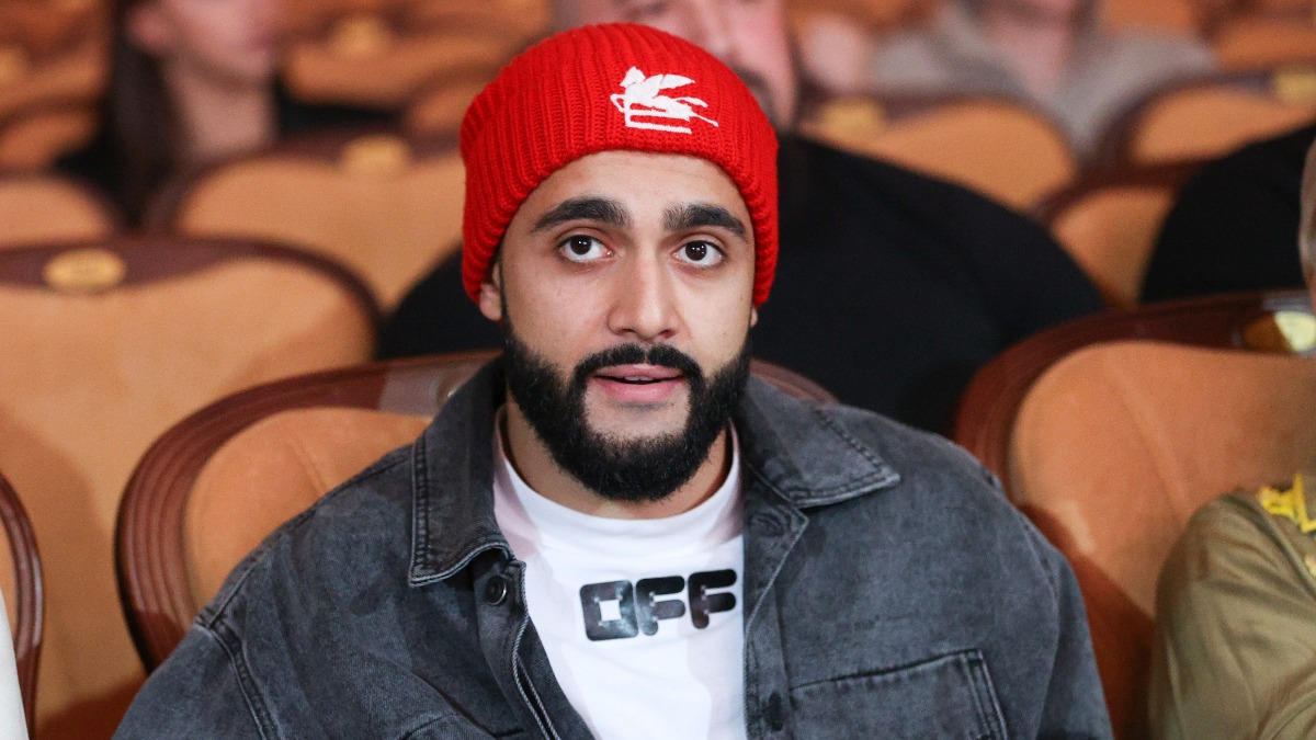 Блогер Гусейн Гасанов во время финала конкурса красоты «Краса России — 2022» в Зимнем театре