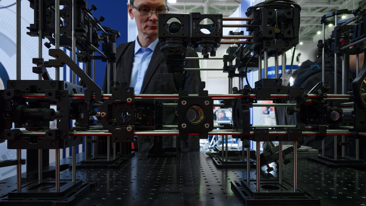 От лазеров до оптических чипов: московские компании представили новейшие разработки на выставке «Фотоника-2026»