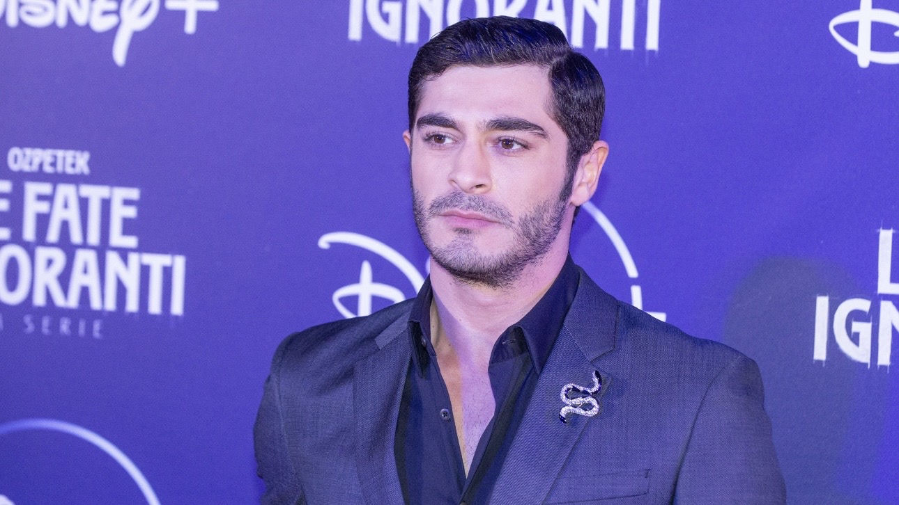 Турецкого актера Бурака Дениза задержали из-за запрещенных веществ