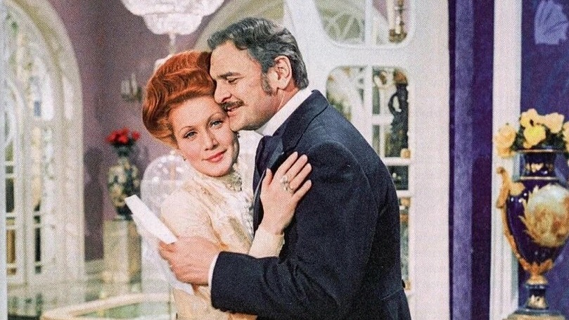 Кадр из фильма «Идеальный муж»: леди Гертруда (Анна Твеленева) и ее супруг сэр Роберт Чилтерн (Юрий Яковлев)