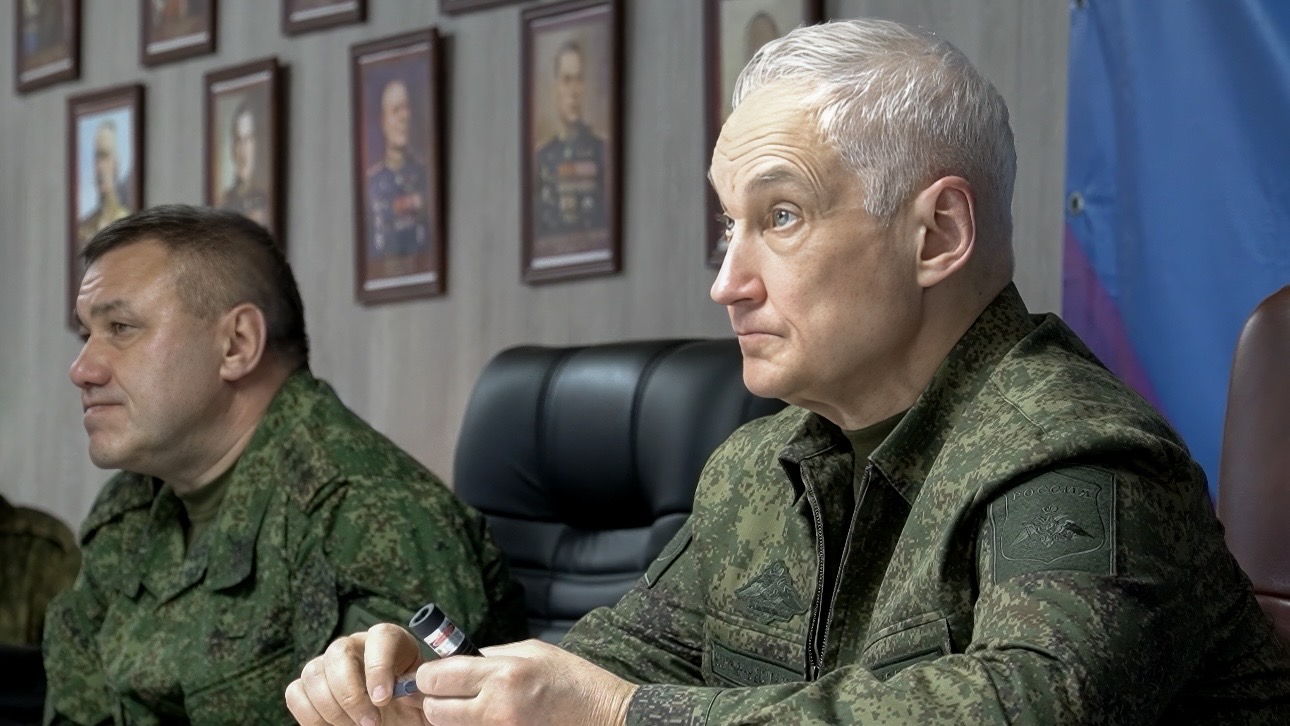 Белоусов проинспектировал группировку «Центр» и заслушал доклады командиров
