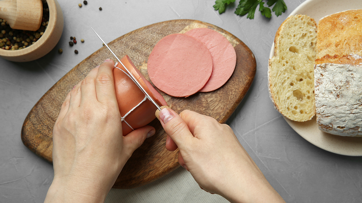 Как переработанное мясо влияет на риск деменции: объяснение диетолога