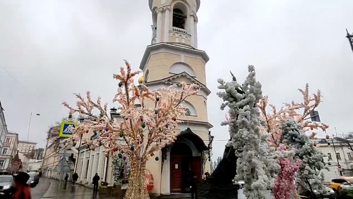 Более 100 декоративных конструкций украсили Москву в преддверии Пасхи