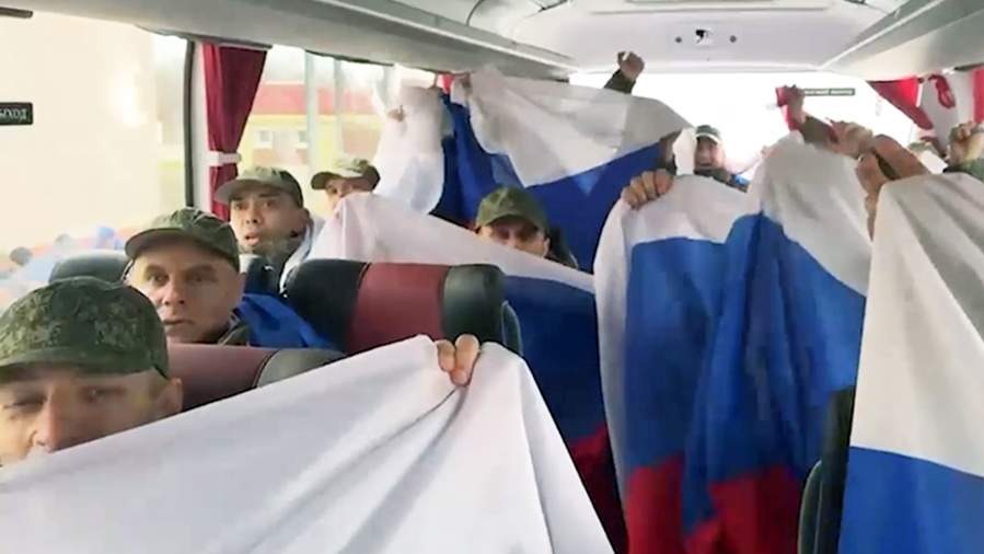 Опубликованы кадры возвращения российских пленных после обмена с Украиной