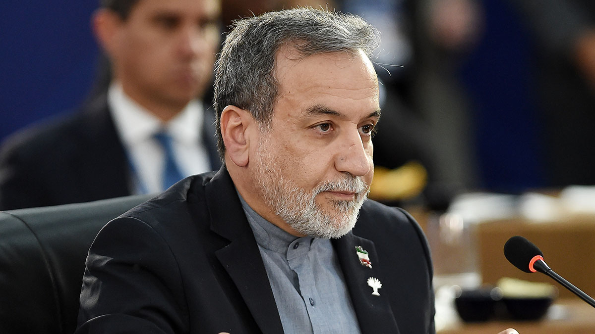 Глава МИД Ирана Арагчи прилетит в Россию 27 апреля