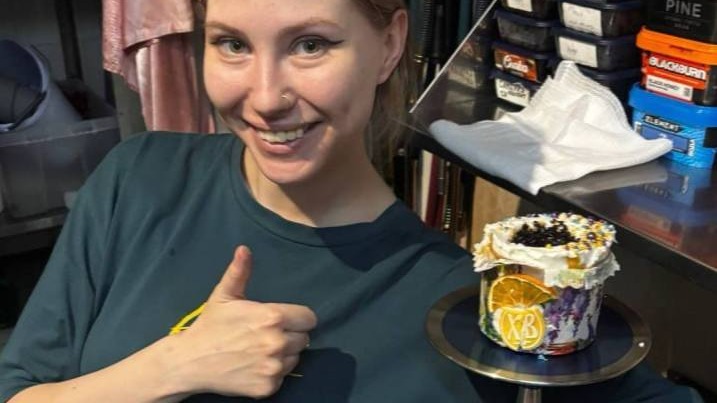 Девушка сделала кальян из кулича: личность, уголовное дело, что ей грозит, реакция Следственного комитета