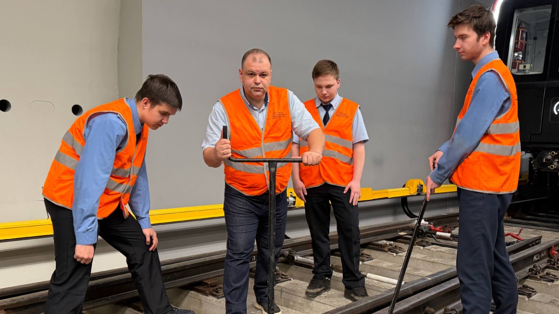 Как стать монтером пути метро Москвы