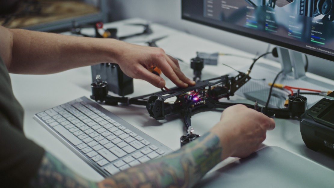 Серийное производство складного FPV-дрона «Матрешка» запустили в России