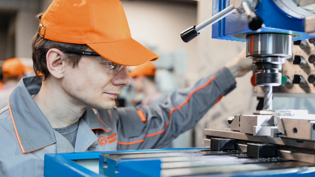 Анастасия Ракова назвала отрасли Москвы с самым высоким ростом зарплат за три года