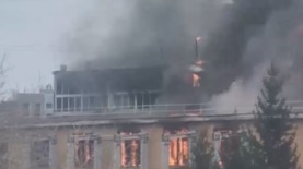 Baza: Сильный пожар произошел в здании комбината в Иркутске