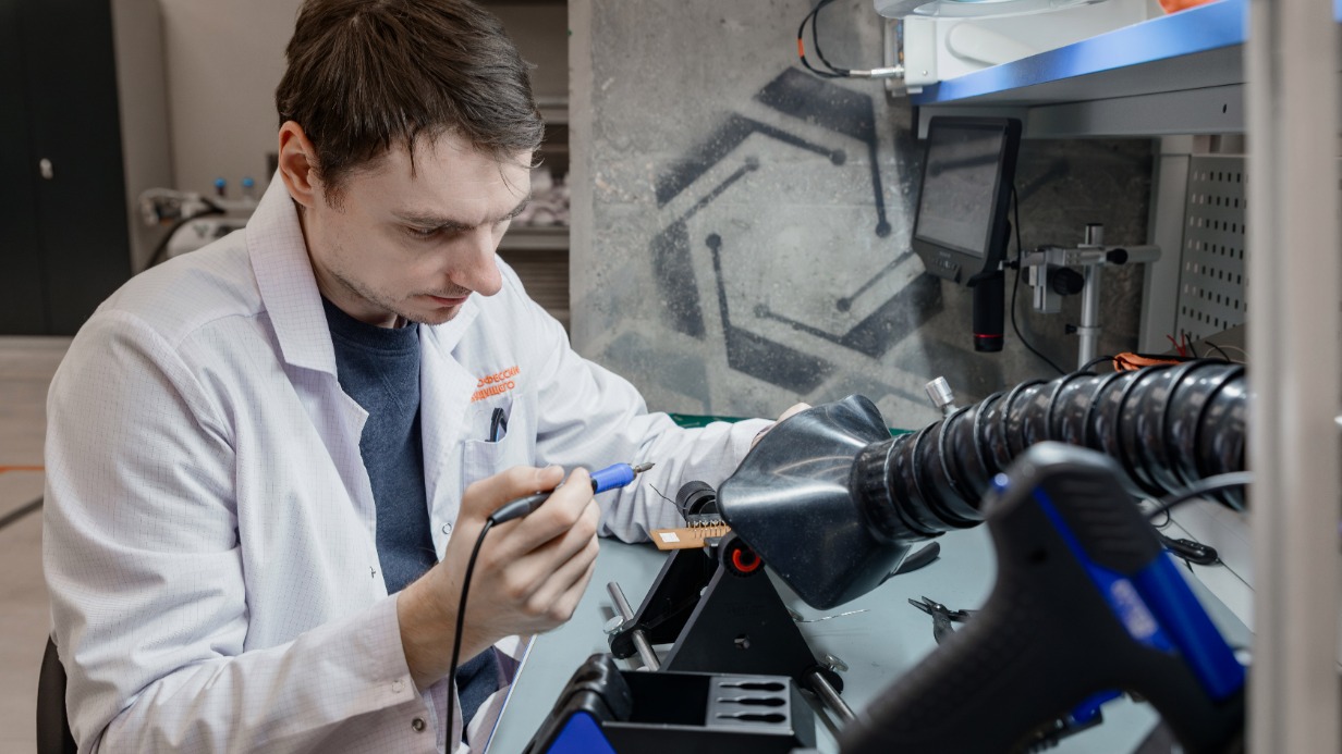 От склада к космосу: центр «Профессии будущего» меняет карьерные траектории москвичей