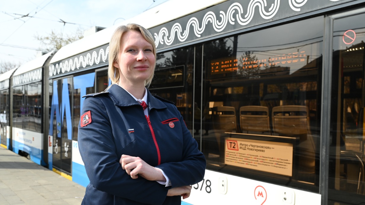 Водитель трамвая Ольга Канушкина на маршруте Т2 у МЦД Новогиреево