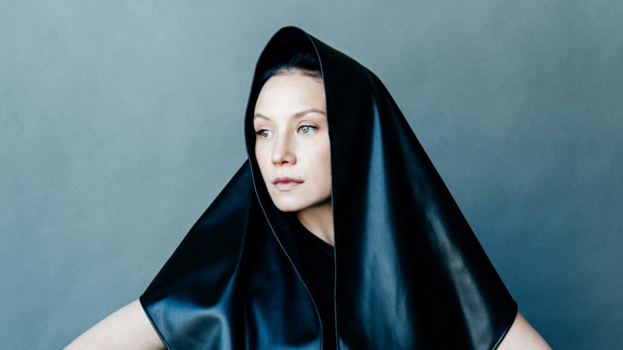 Анастасия Попова негативно относится к ремейкам классики