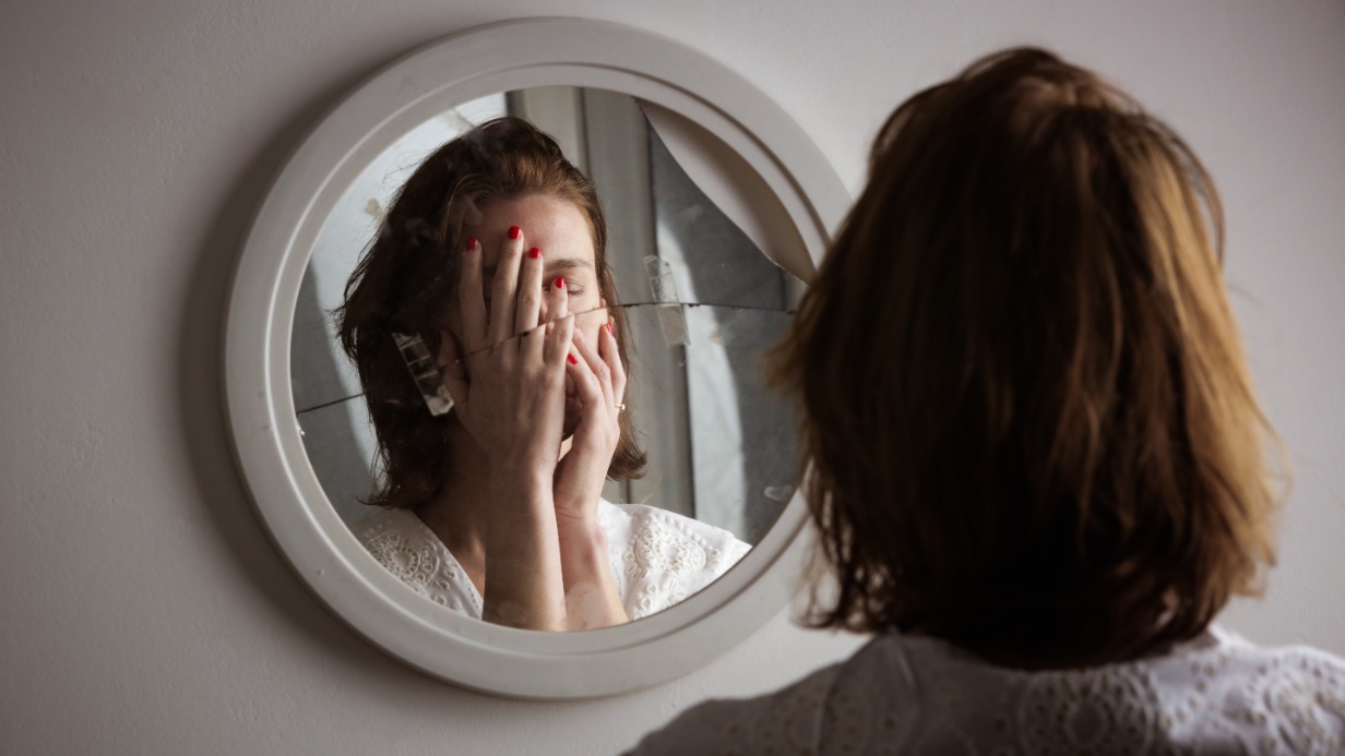 Как ведет себя человек с нарциссической травмой: объясняет психолог