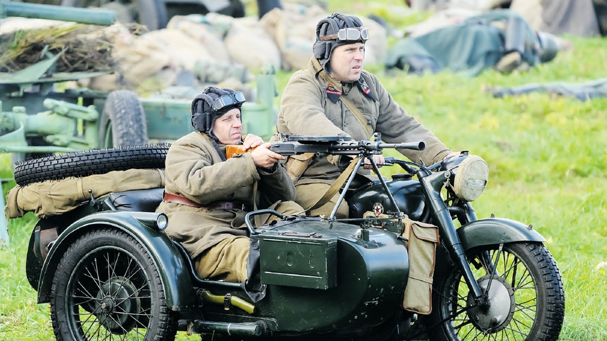 Братья Евстратовы Антон и Алексей на Ежегодном военно-историческом фестивале «Москва за нами» в музее-заповеднике «Бородинское поле»