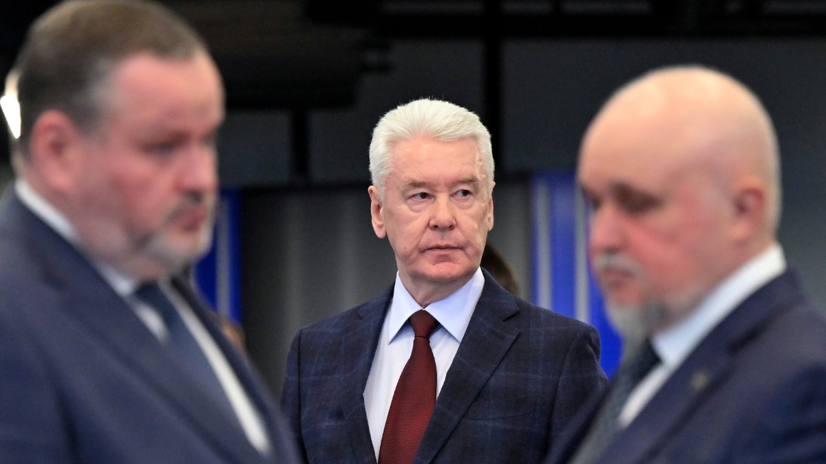 Мэр Москвы Сергей Собянин перед началом стратегической сессии «О прогнозе потребности в кадрах и мерах по обеспечению экономики кадрами» в Координационном центре правительства РФ