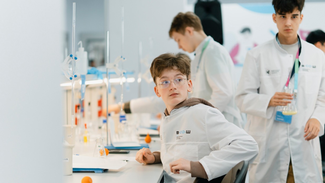Московские школьники принимают участие в международной Менделеевской олимпиаде по химии