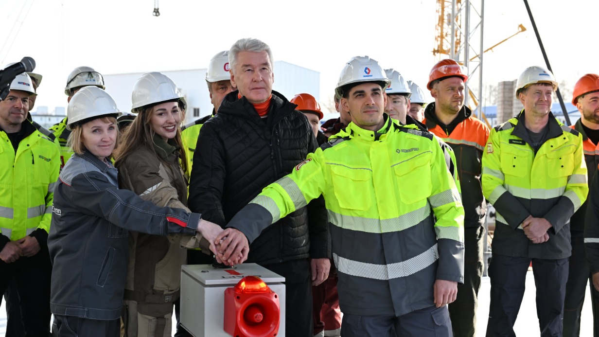 Мэр Москвы Сергей Собянин и метростроевцы дали старт проходке левого перегонного тоннеля от «Кленового бульвара» в сторону «Курьянова» на строящейся Бирюлевской линии