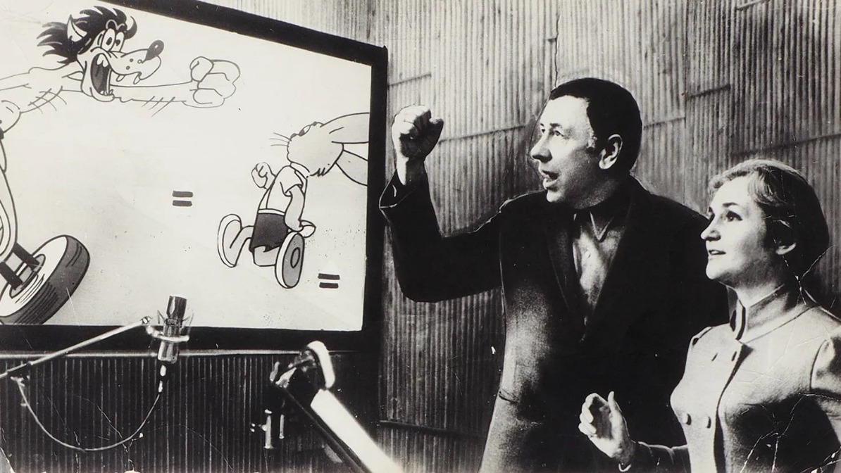 Анатолий Папанов и Клара Румянова озвучивают третий выпуск мультфильма «Ну, погоди!»