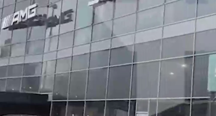 Силовики провели обыски в салоне автодилера на Ленинградском проспекте в Москве