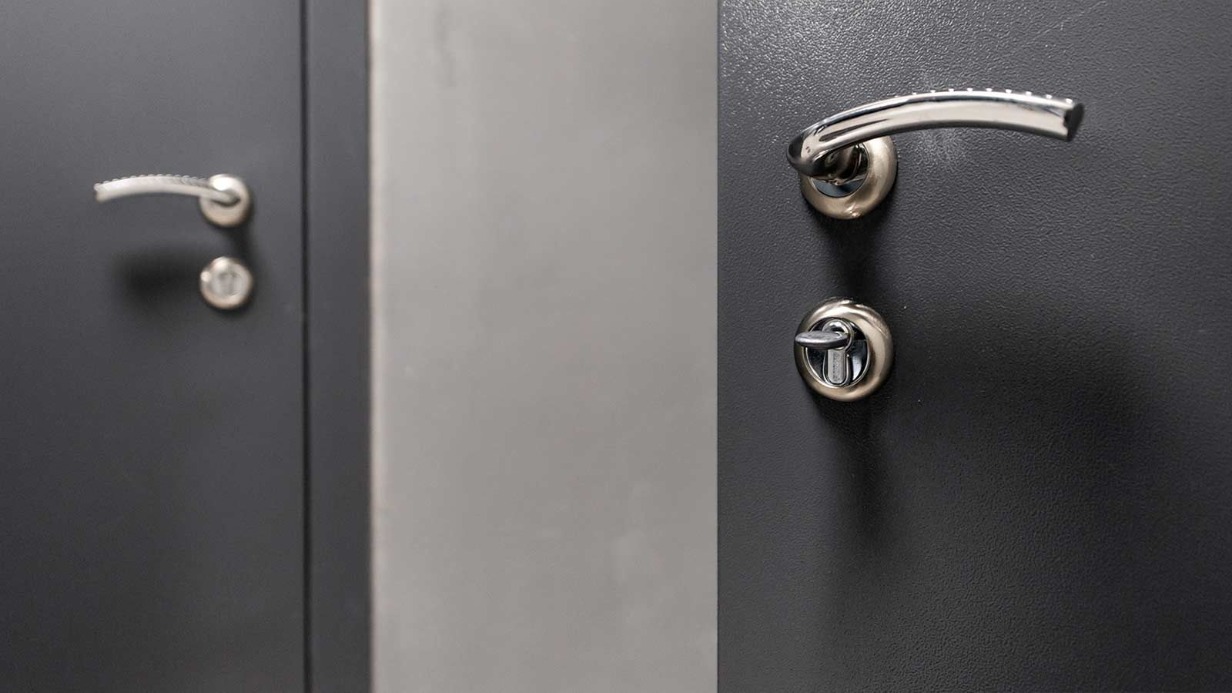 Сервис «Вывоз ненужных вещей» поможет москвичам избавиться от старых дверей