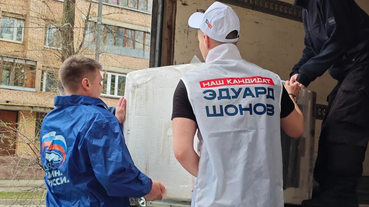 Депутат Госдумы Петр Толстой и ветеран боевых действий Эдуард Шонов приняли участие в гуманитарной акции для бойцов СВО