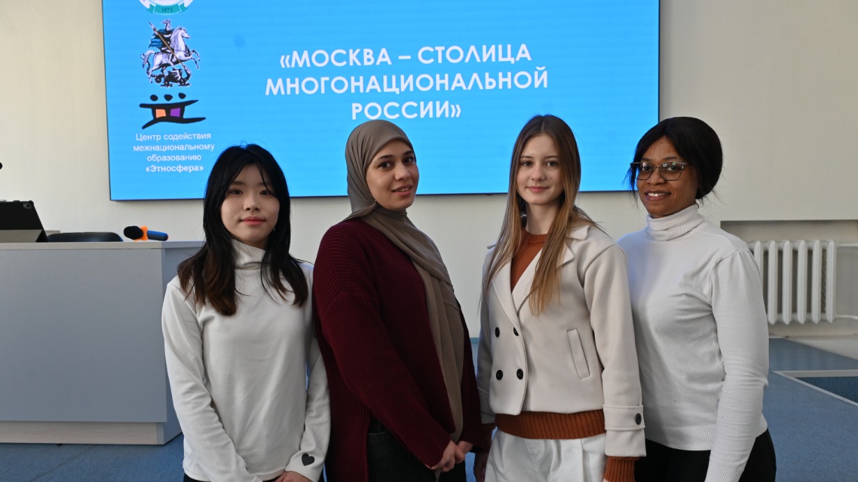 Сюн Цзыли, Наима Джекриф, Карина Малиновская и Эстелла Волмум в МАДИ