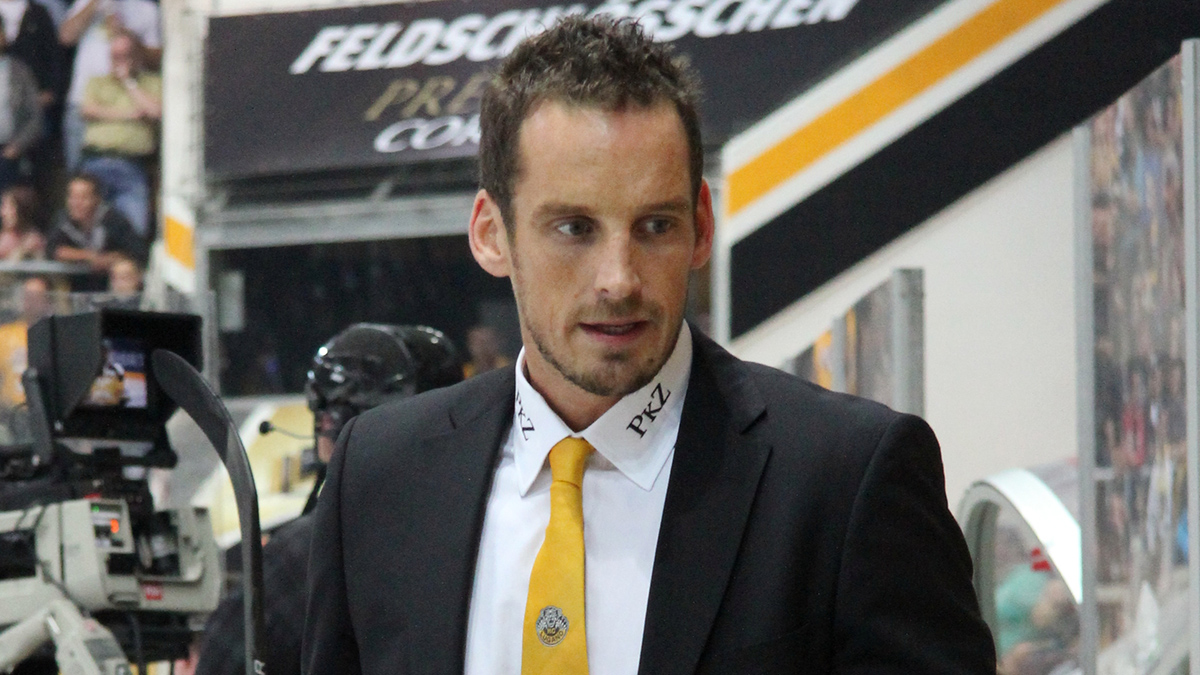 Тренера сборной Швейцарии по хоккею уволили из-за поддельной справки