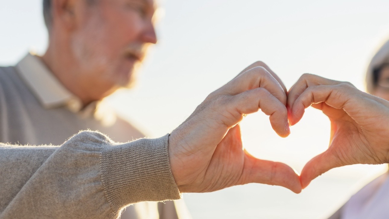 Нумеролог Белова объяснила феномен смерти пожилой пары в один день