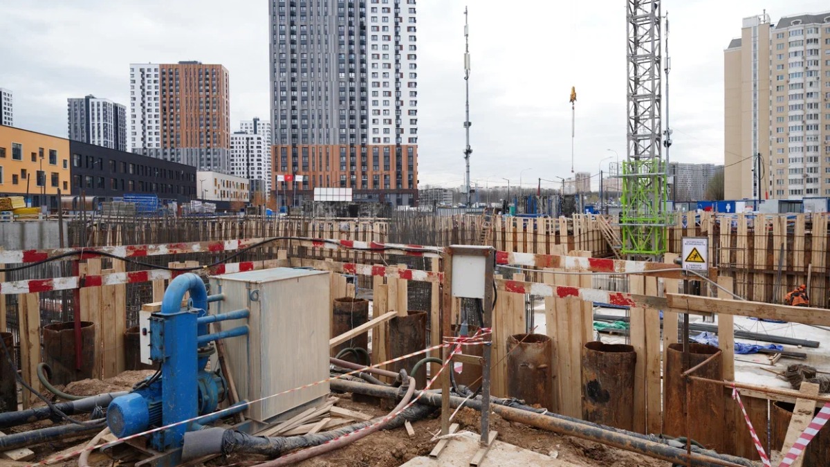 Депутат Госдумы Дмитрий Саблин: Строительство поликлиники в Филимонковском районе идет с опережением сроков